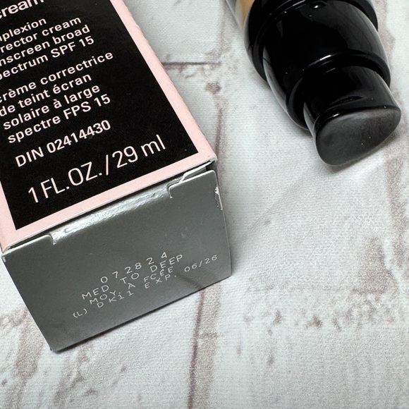 Mary Kay® CC Cream Sunscreen Broad Spectrum SPF 15* - Medium to Deep - Picture 5 of 5